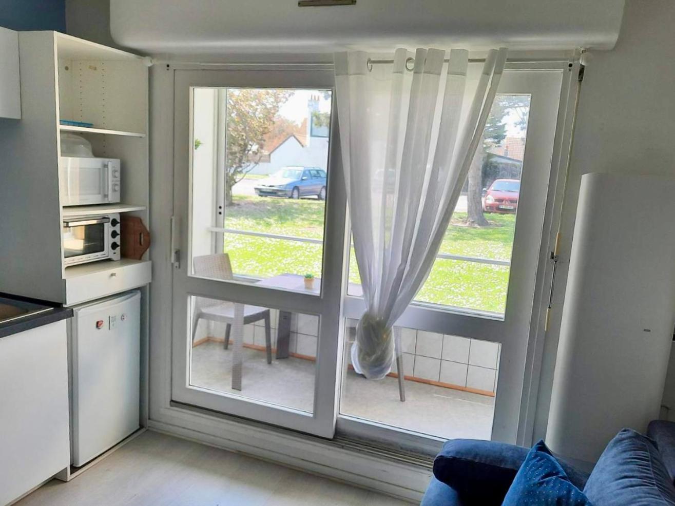 Apartment Avec Loggia - A 200m De La - Parking Courseulles-sur-Mer